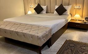 Riyasat Inn